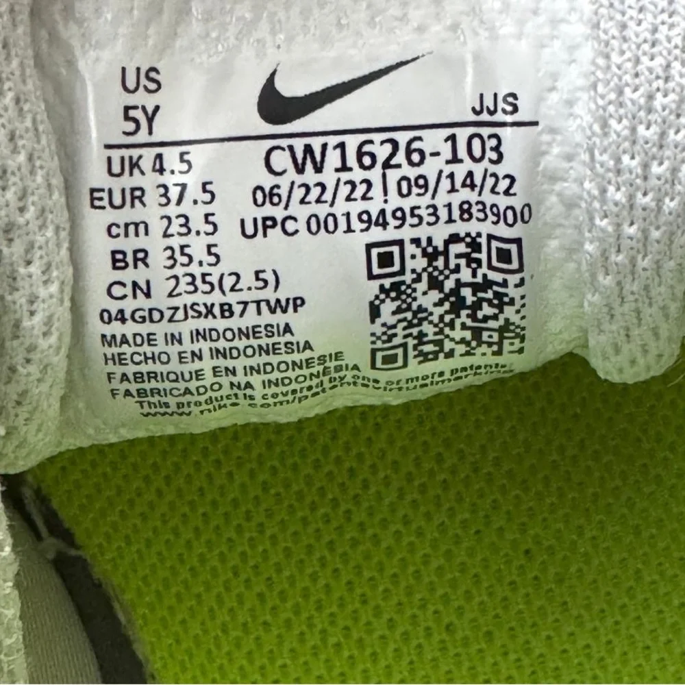 Nike(GS) Air‎ Max Bolt 'White Indigo Burst Size 5Y